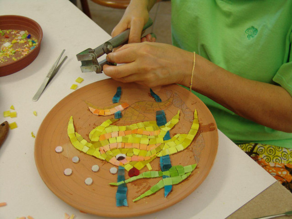 Arteterapia con la tecnica del mosaico