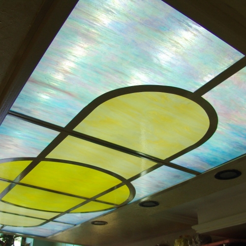 Vetrata lucernario posta all'interno di un bar