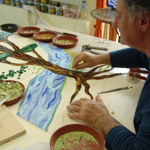 Mosaico fonte divina con angeli, alberi,sorgente, in fase di realizzazione 