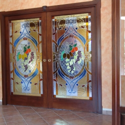 Vetrate in porte scorrevoli, divisorio tra salone e cucina  " frutta "